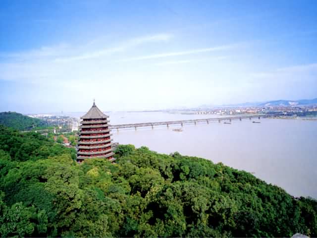 Six Harmonies Pagoda overlooking the Qiantang River